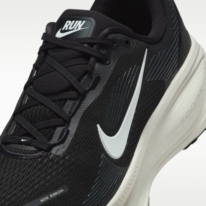 Nike Vomero 18 Herren-Laufschuh (weit) – Schwarz/Coconut Milk/Light Iron Ore/Summit White