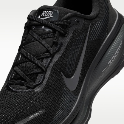 Nike Vomero 18 Straßenlaufschuh (Herren) – Schwarz/Dark Smoke Grey/Light Smoke Grey/Schwarz