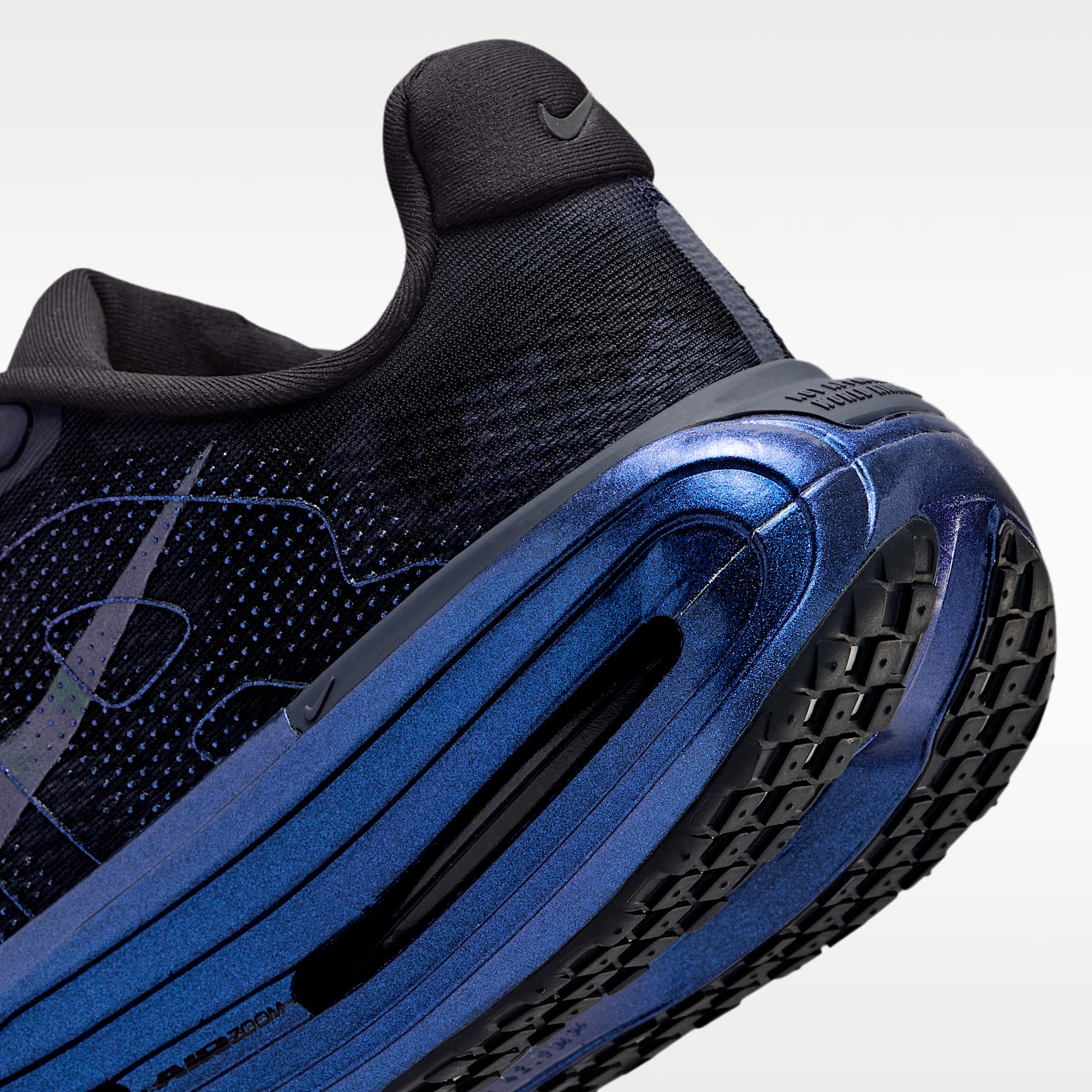 Nike Vomero Premium Straßenlaufschuh (Herren) – Gridiron/Schwarz/Multi-Color