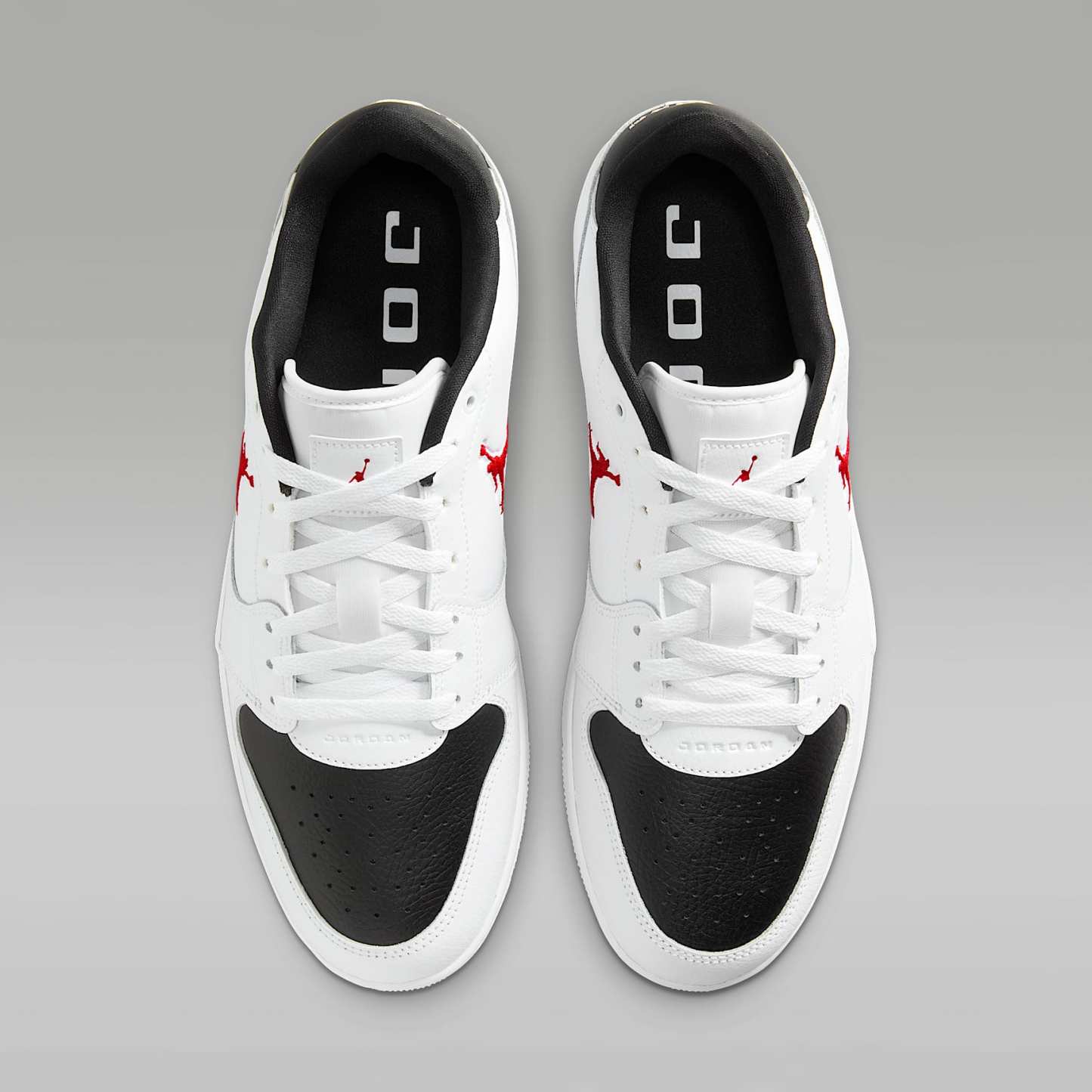 Jordan Court Connect Low Herrenschuhe – Weiß/Schwarz/Gym Red