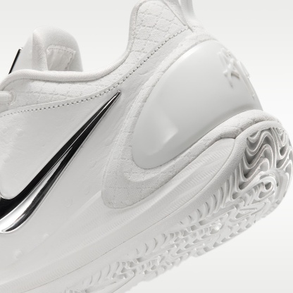 A'Two "White Label LX" A'ja Wilson Basketballschuh – Sail/Schwarz/Metallic Silver