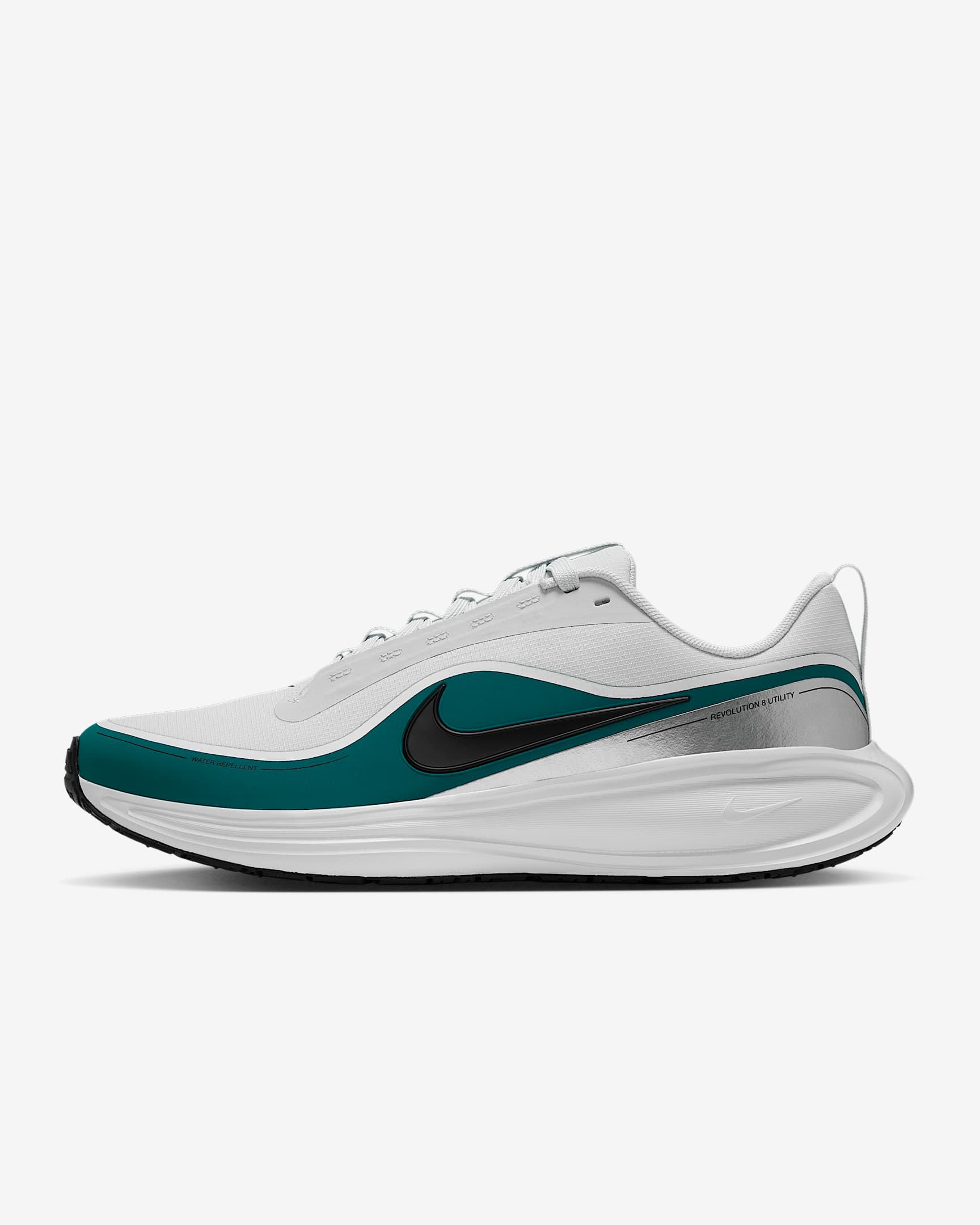 Nike Revolution 8 Utility Straßenlaufschuh (Herren) – Off White/Bright Spruce/Metallic Silver/Schwarz