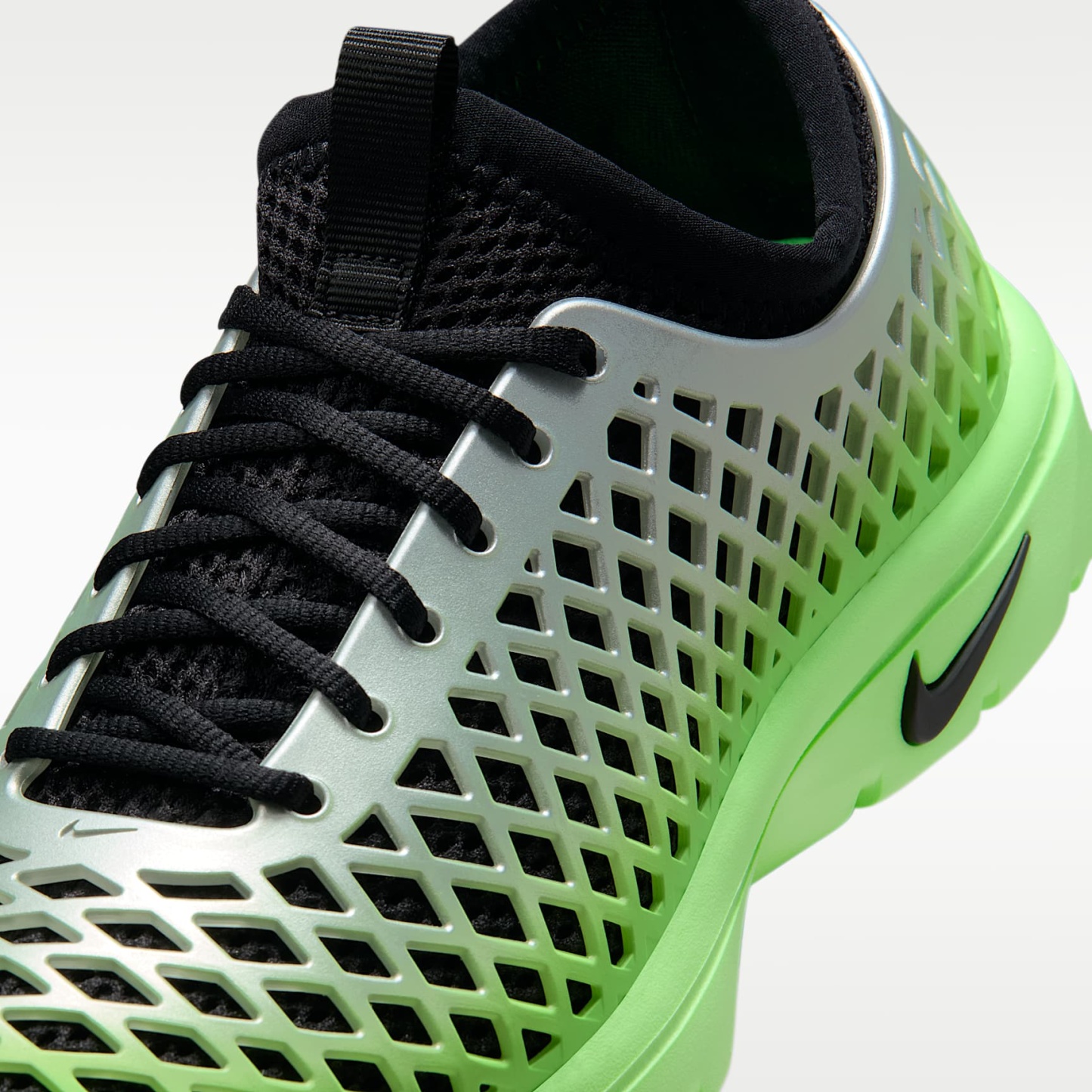 Nike Rejuven8 Run SP Schuh (Damen) – Metallic Silver/Voltage Green/Schwarz