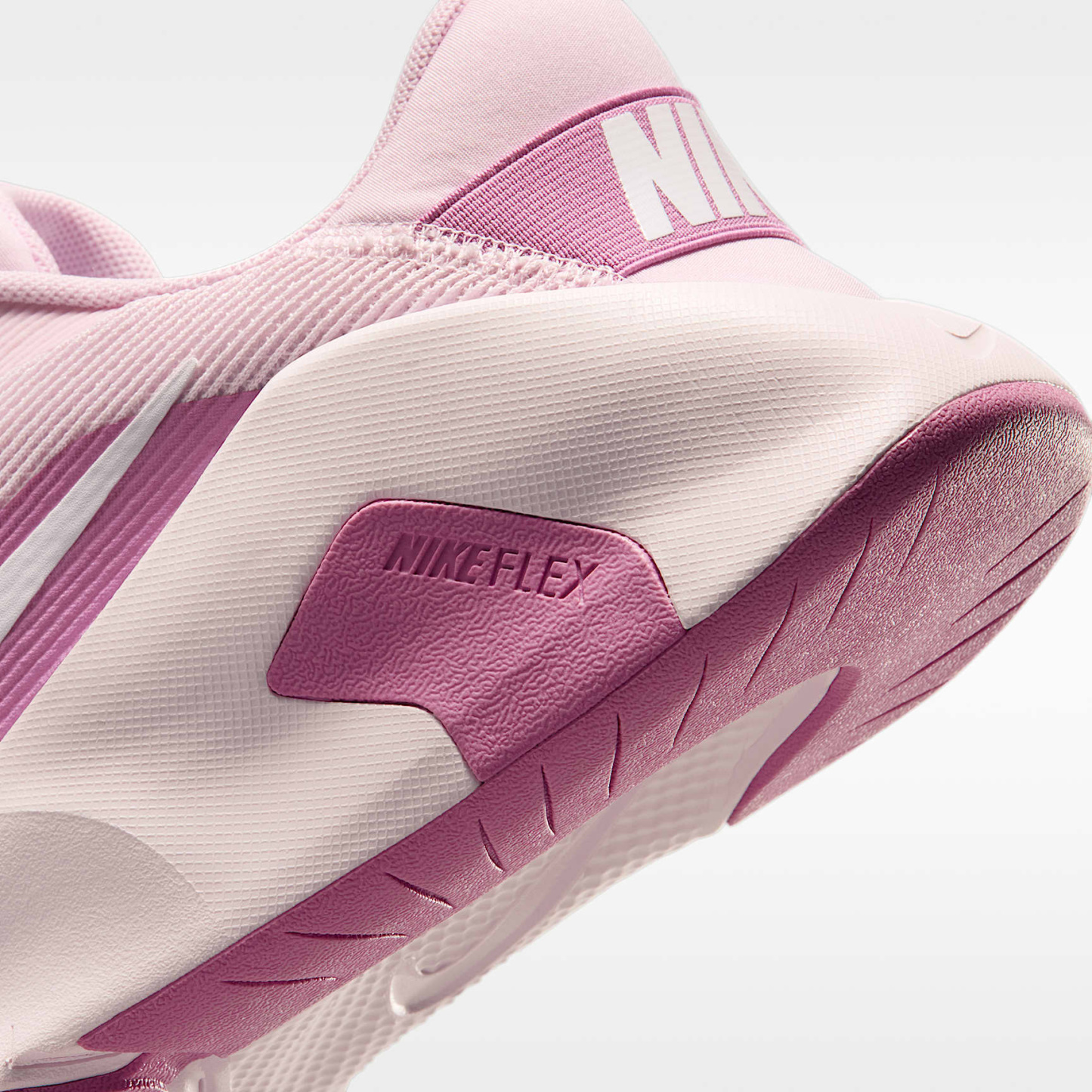 Nike Flex Train Workout-Schuh (Damen) – Pink Foam/Pearl Pink/Peony/Weiß