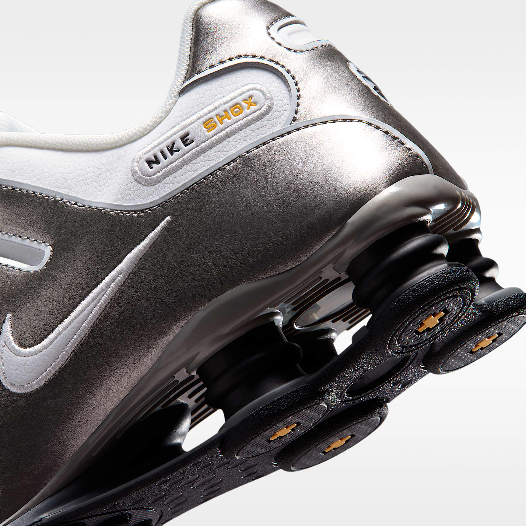 Nike Shox NZ Schuhe (Herren) – Summit White/Metallic Pewter/University Gold/Summit White