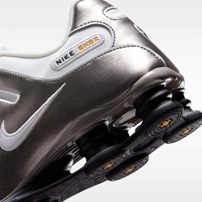 Nike Shox NZ Schuhe (Herren) – Summit White/Metallic Pewter/University Gold/Summit White