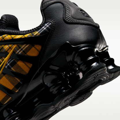 Nike Shox TL Schuh (Damen) – Schwarz/Weiß/Yellow Ochre/Schwarz