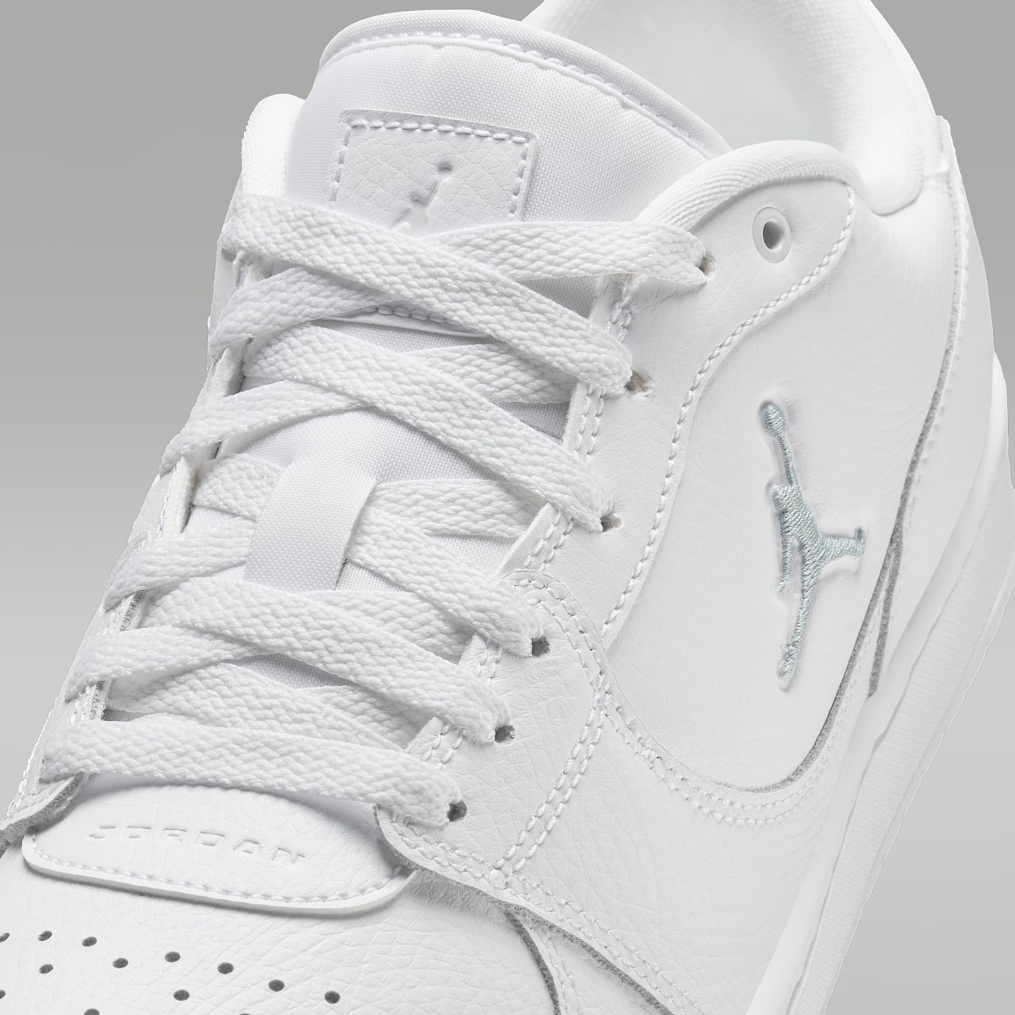 Jordan Court Connect Low Herrenschuhe – Weiß/Pure Platinum