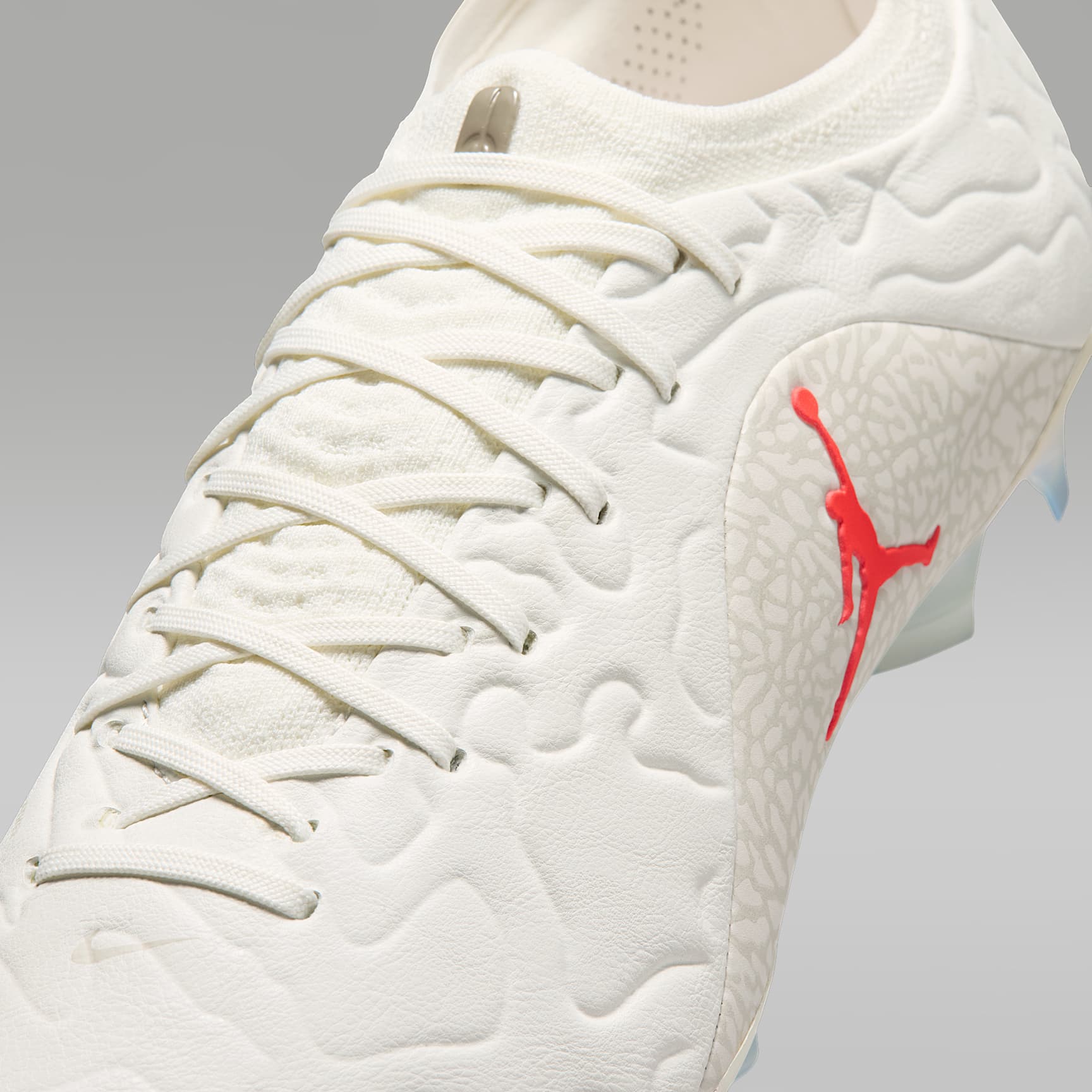 Jordan Tiempo Maestro Elite SE Low-Top-Fußballschuh für normalen Rasen – Sail/Infrared 23