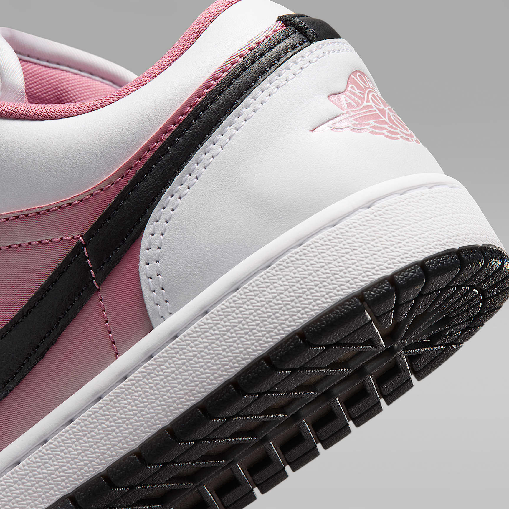 Air Jordan 1 Low SE Damenschuh – Weiß/Schwarz/Desert Berry