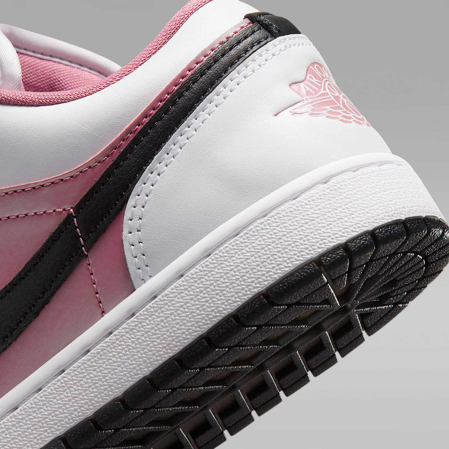 Air Jordan 1 Low SE Damenschuh – Weiß/Schwarz/Desert Berry