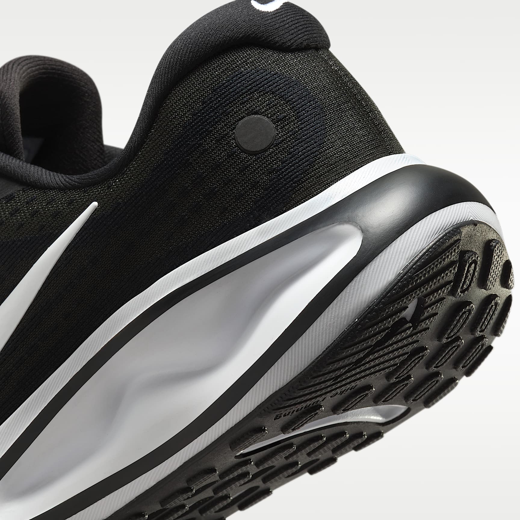 Nike Journey Run Straßenlaufschuh für Damen – Schwarz/Weiß