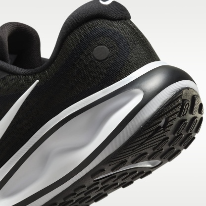 Nike Journey Run Straßenlaufschuh für Damen – Schwarz/Weiß