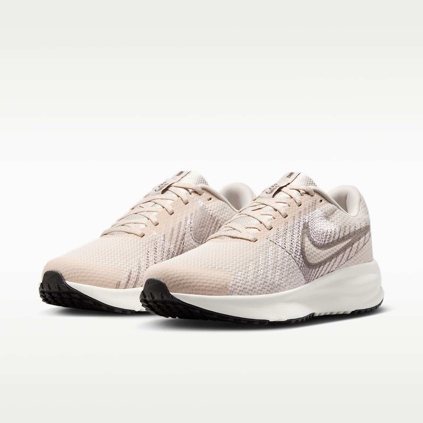 Nike Run Defy Straßenlaufschuh (Damen) – Light Orewood Brown/Cave Stone/Weiß/College Grey