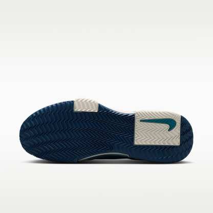 Nike GP Challenge 1.5 Tennisschuh für Sandplätze (Herren) – Smokey Blue/Light Bone/New Slate/Weiß