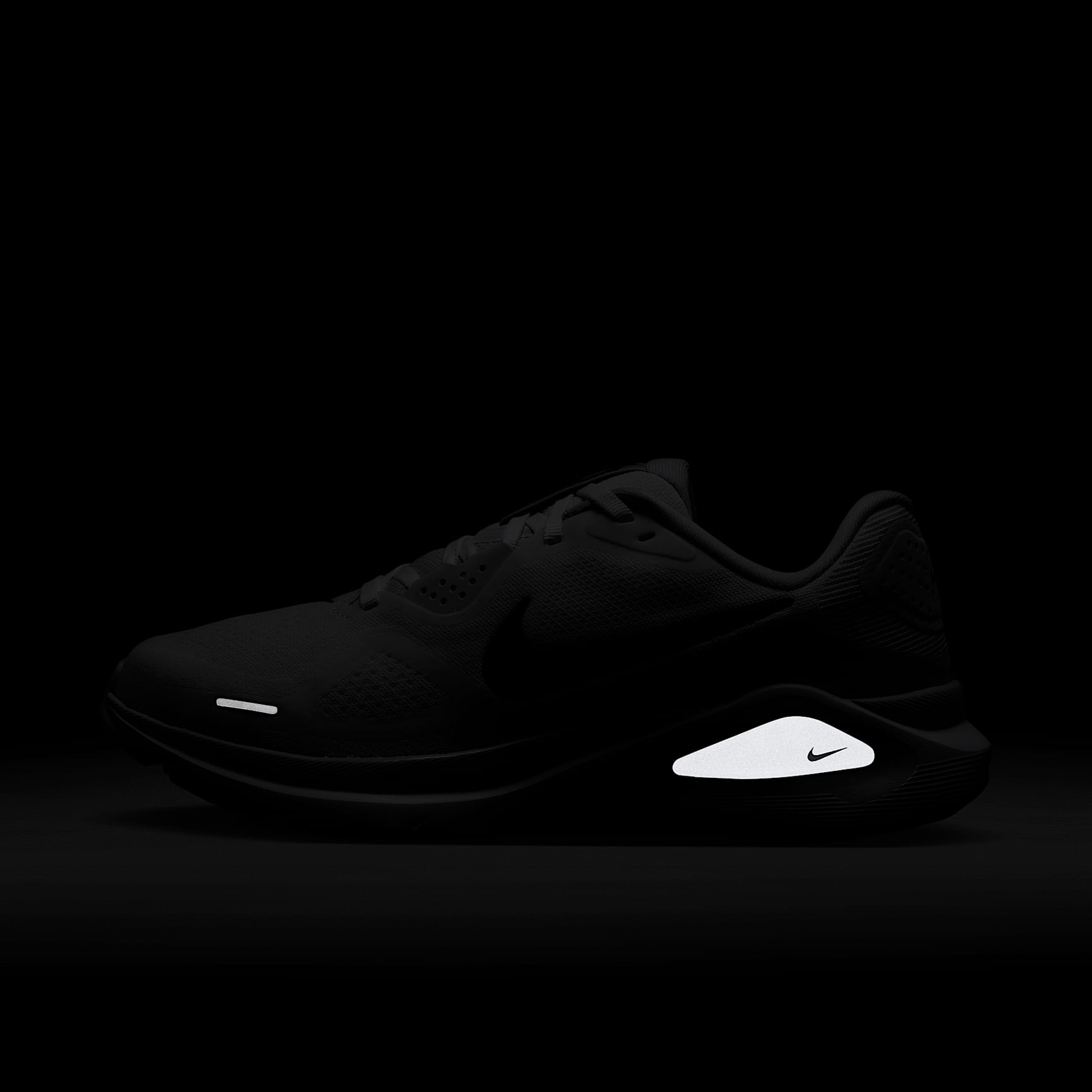 Nike Structure 26 Straßenlaufschuh (Damen) – Weiß/Pure Platinum/Schwarz
