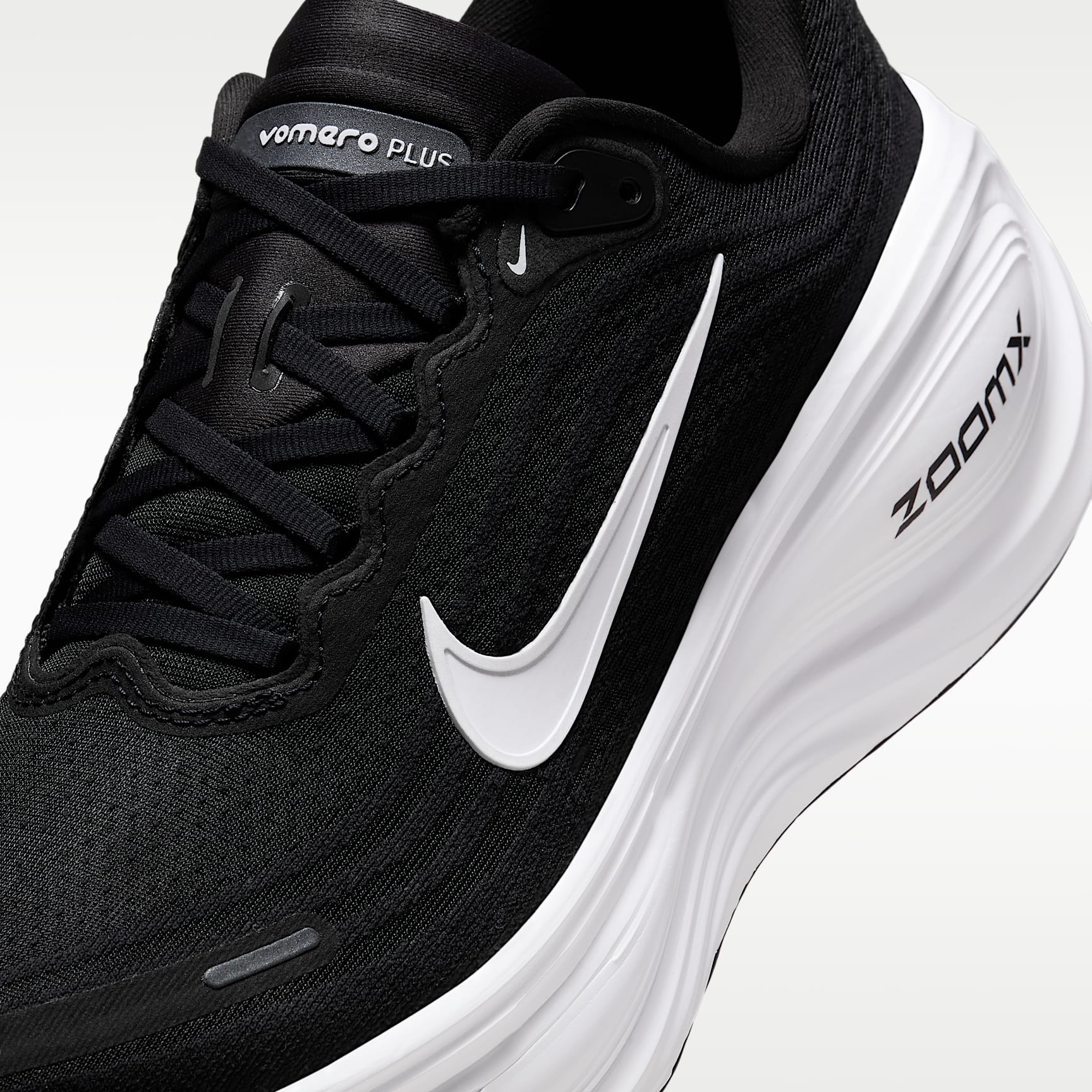 Nike Vomero Plus Straßenlaufschuh (Herren) – Schwarz/Cool Grey/Metallic Dark Grey/Weiß