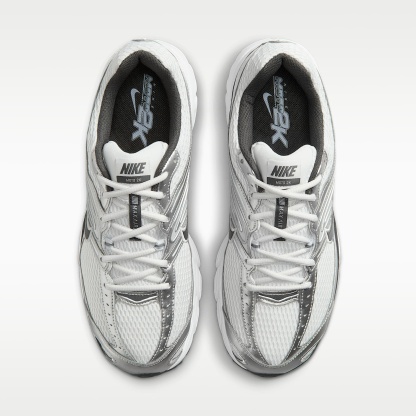 Nike Air Max Moto 2K Schuh (Herren) – Photon Dust/Metallic Silver/Light Smoke Grey/Anthracite