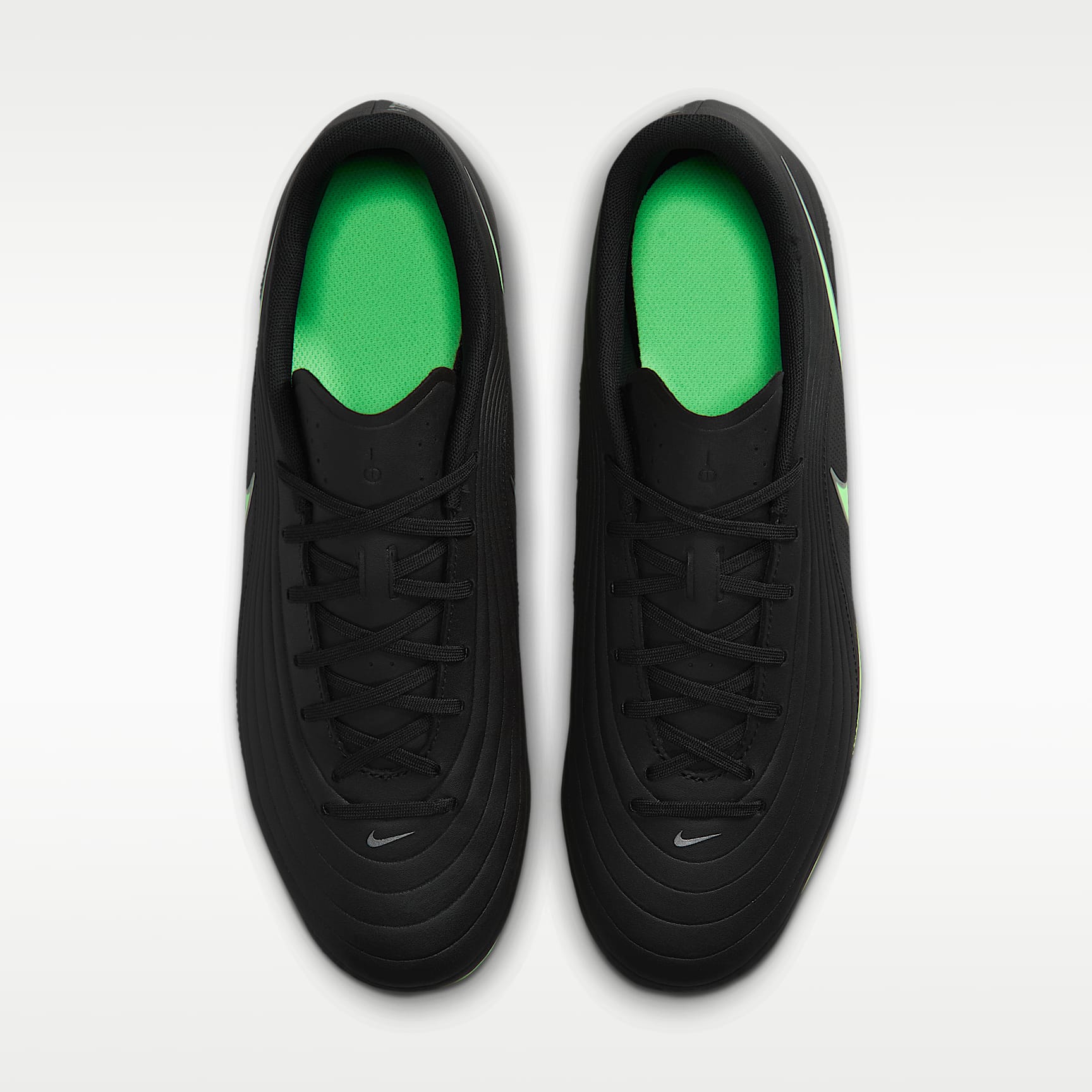 Nike Tiempo Maestro Club Low-Top-Fußballschuh für verschiedene Böden – Schwarz/Schwarz/Illusion Green