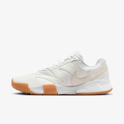 NikeCourt Lite 4 Herren-Tennisschuh für Sandplätze – Weiß/Summit White/Linen/Light Orewood Brown