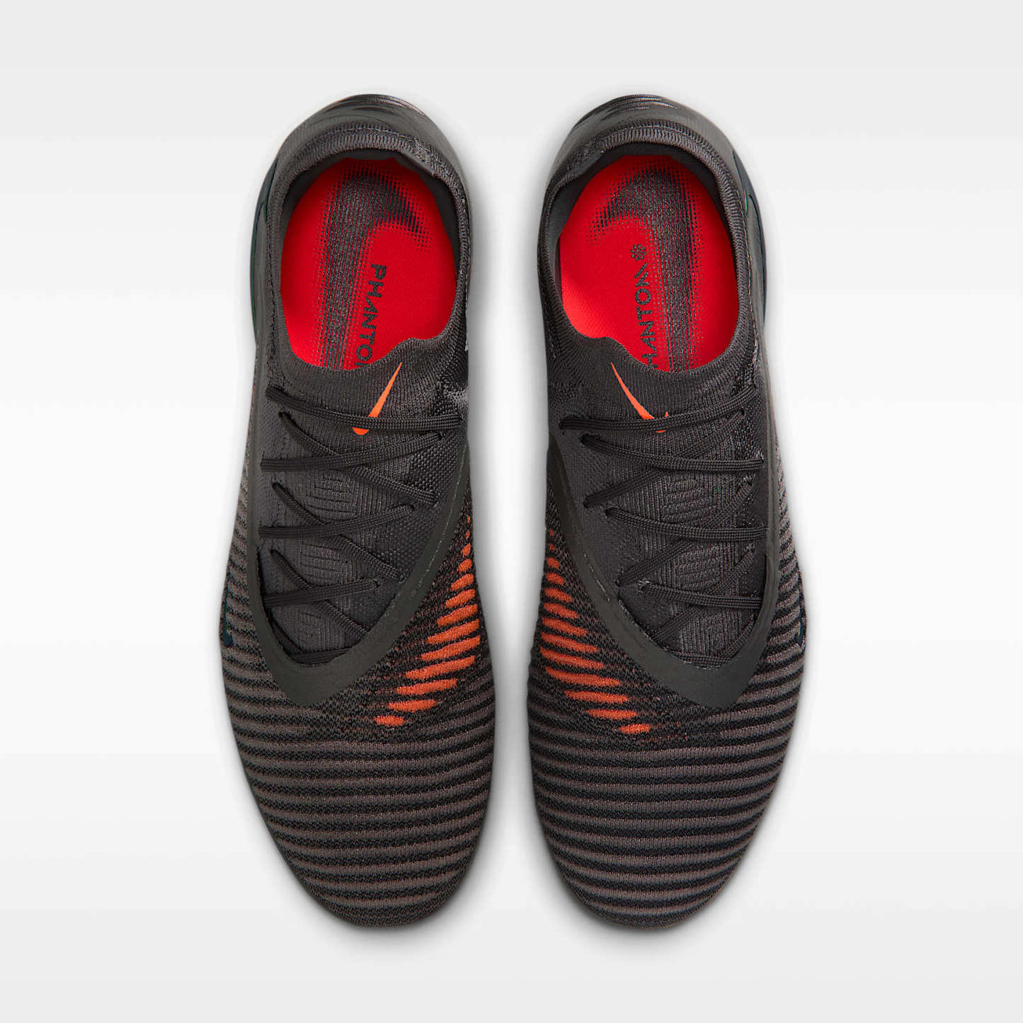 Nike Phantom 6 Low Elite LV8 Fußballschuh für normalen Rasen – Medium Ash/Schwarz/Gold Amber