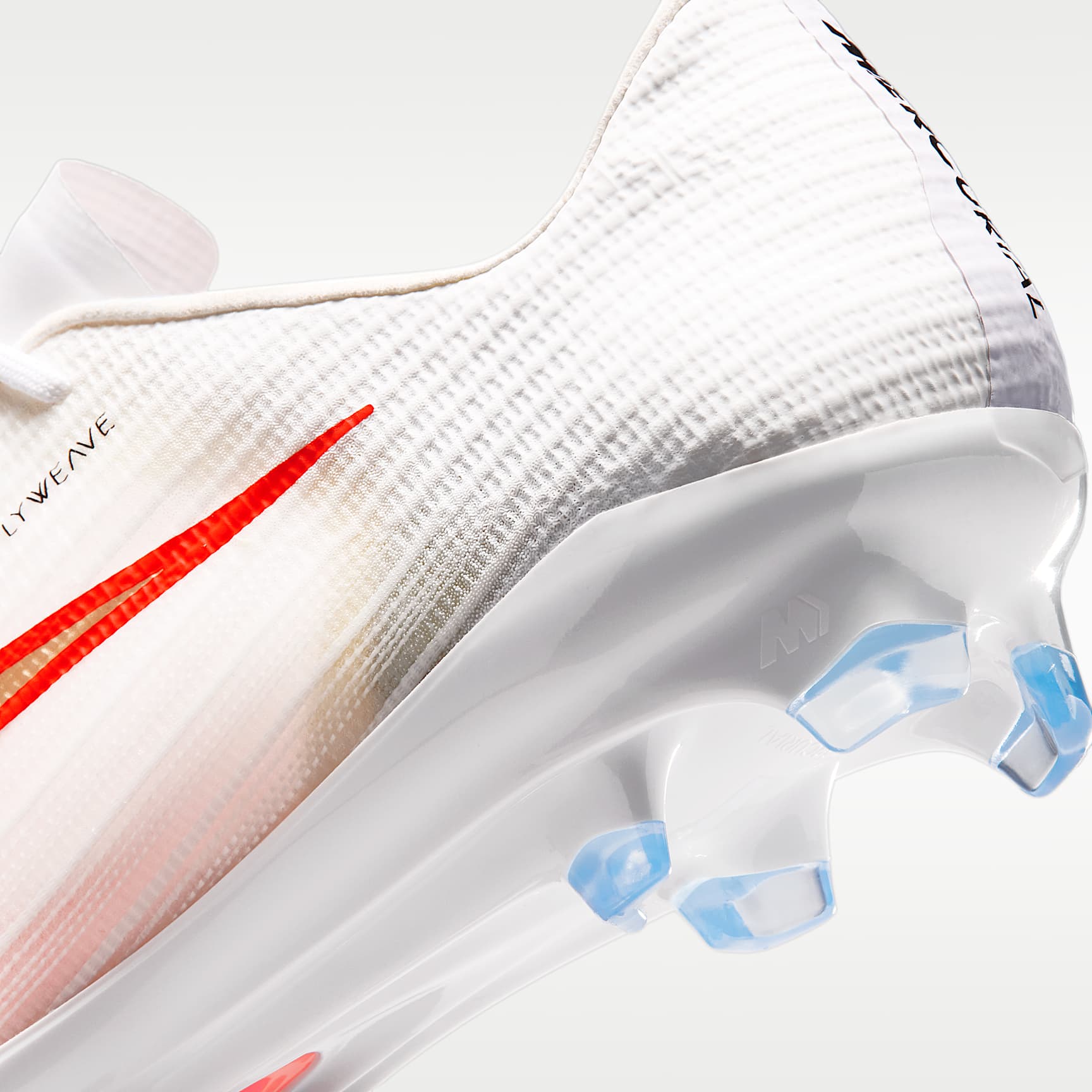 Nike Mercurial Superfly 11 Pro Low-Top-Fußballschuh für normalen Rasen – Weiß/Bright Crimson/Blur