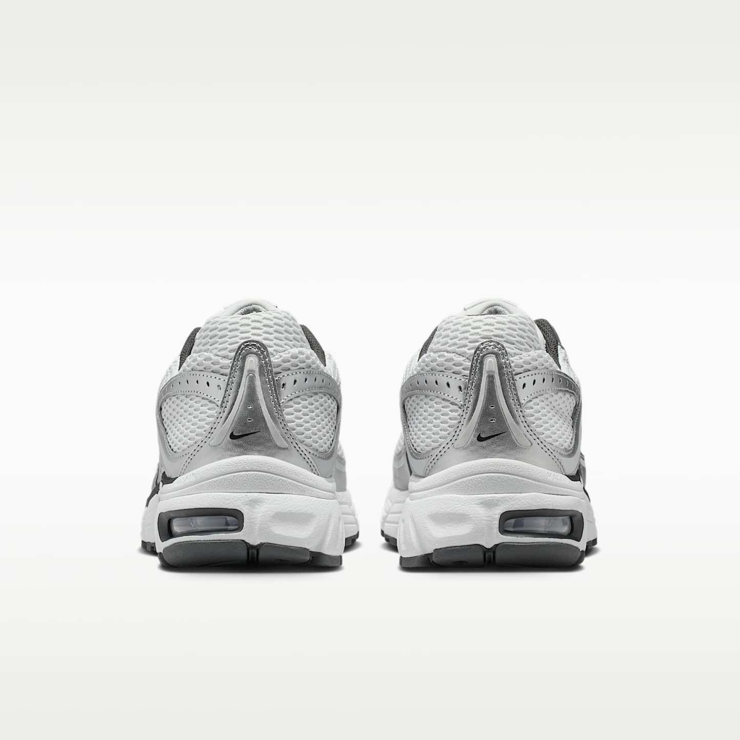 Nike Air Max Moto 2K Schuh (Herren) – Photon Dust/Metallic Silver/Light Smoke Grey/Anthracite
