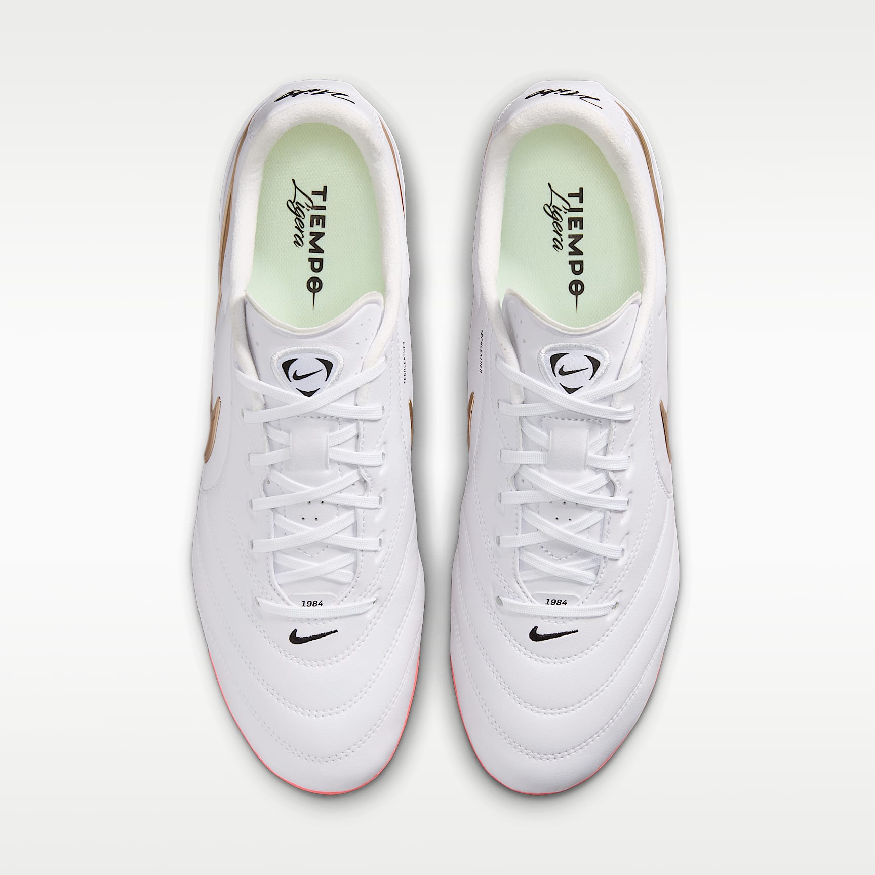 Nike Tiempo Ligera Pro Low-Top-Fußballschuh für normalen Rasen – Weiß/Bright Crimson/Blur