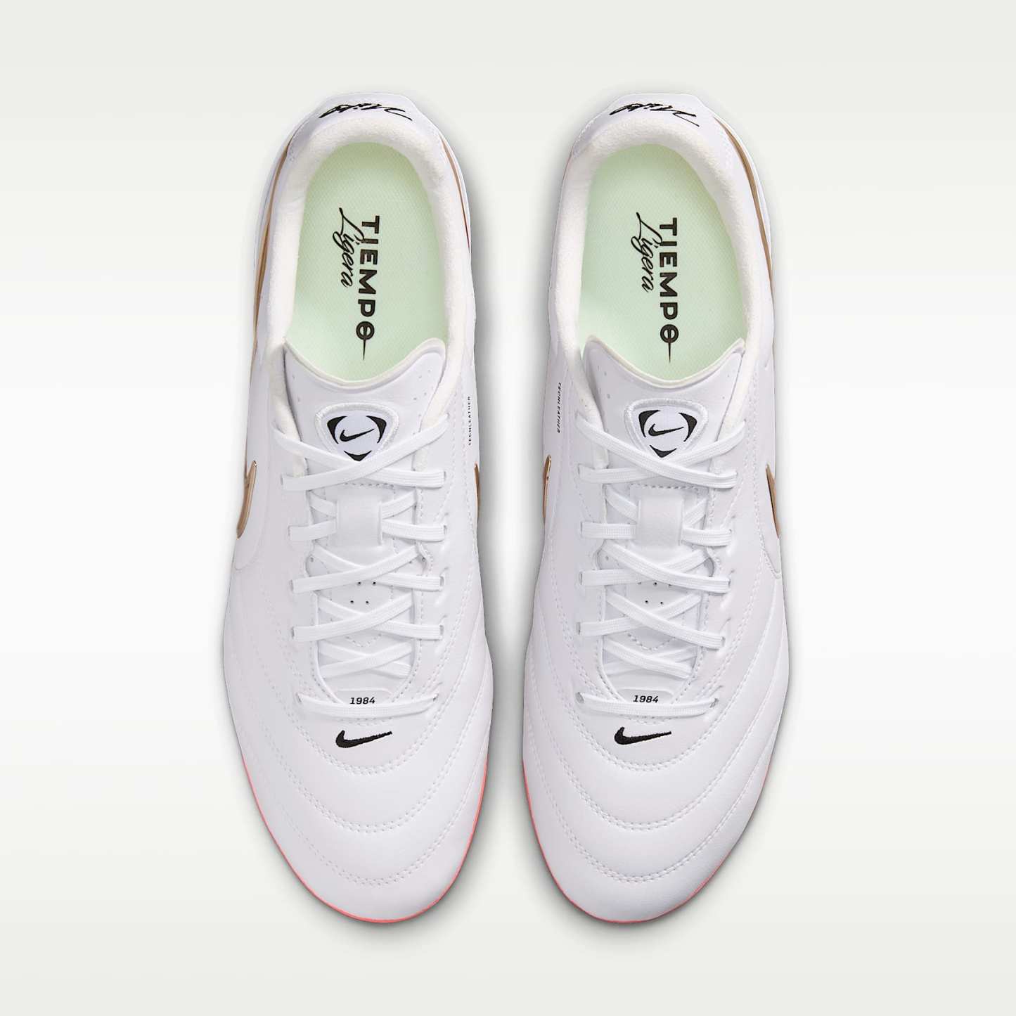 Nike Tiempo Ligera Pro Low-Top-Fußballschuh für normalen Rasen – Weiß/Bright Crimson/Blur