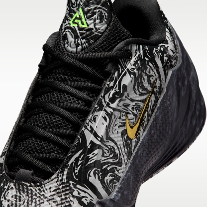 Giannis Freak 8 "Etched in Stone" Basketballschuh – Schwarz/Light Smoke Grey/Volt