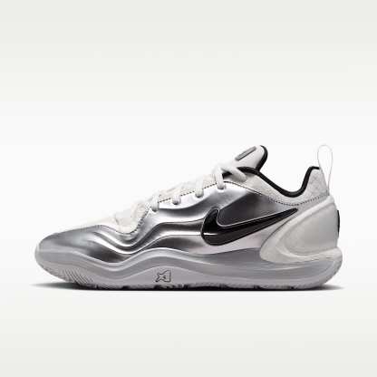 A'Two "Mirrored" A'ja Wilson Basketballschuh – Summit White/Metallic Silver/Schwarz