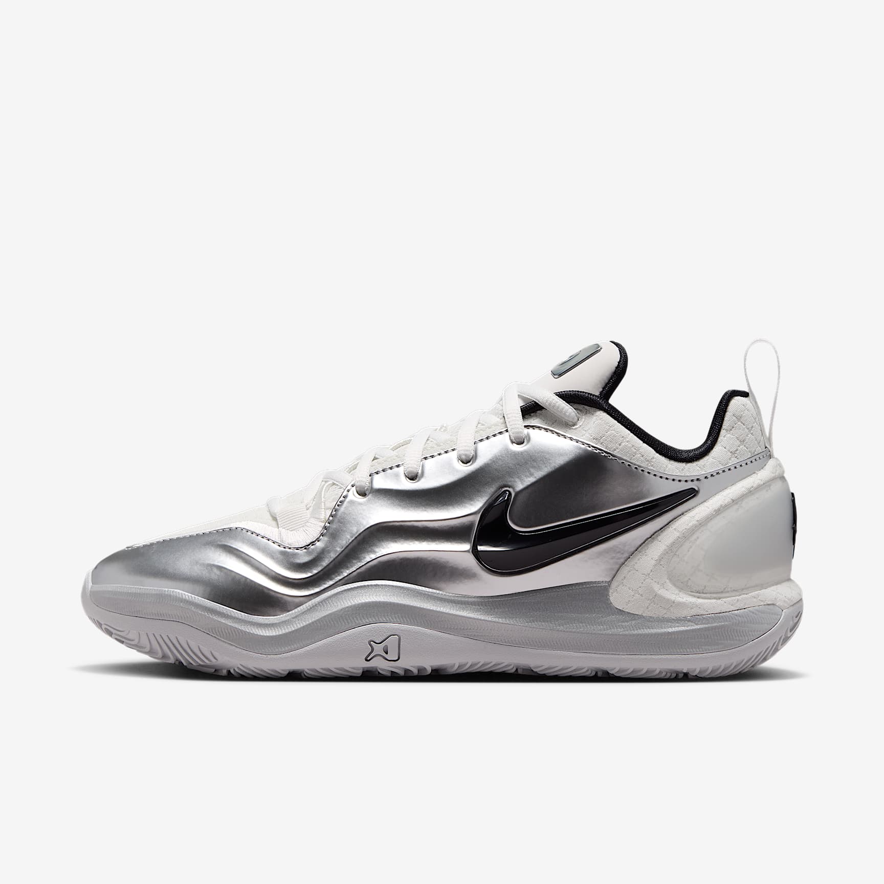 A'Two "Mirrored" A'ja Wilson Basketballschuh – Summit White/Metallic Silver/Schwarz