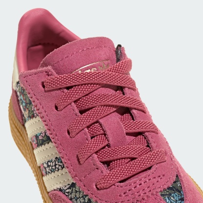 ADIDAS LIBERTY HANDBALL SPEZIAL SCHUH, KOMFORTVERSCHLUSS, ELASTISCHE SCHNÜRSENKEL – Dual Magenta / Cream White / Gum – KH9839