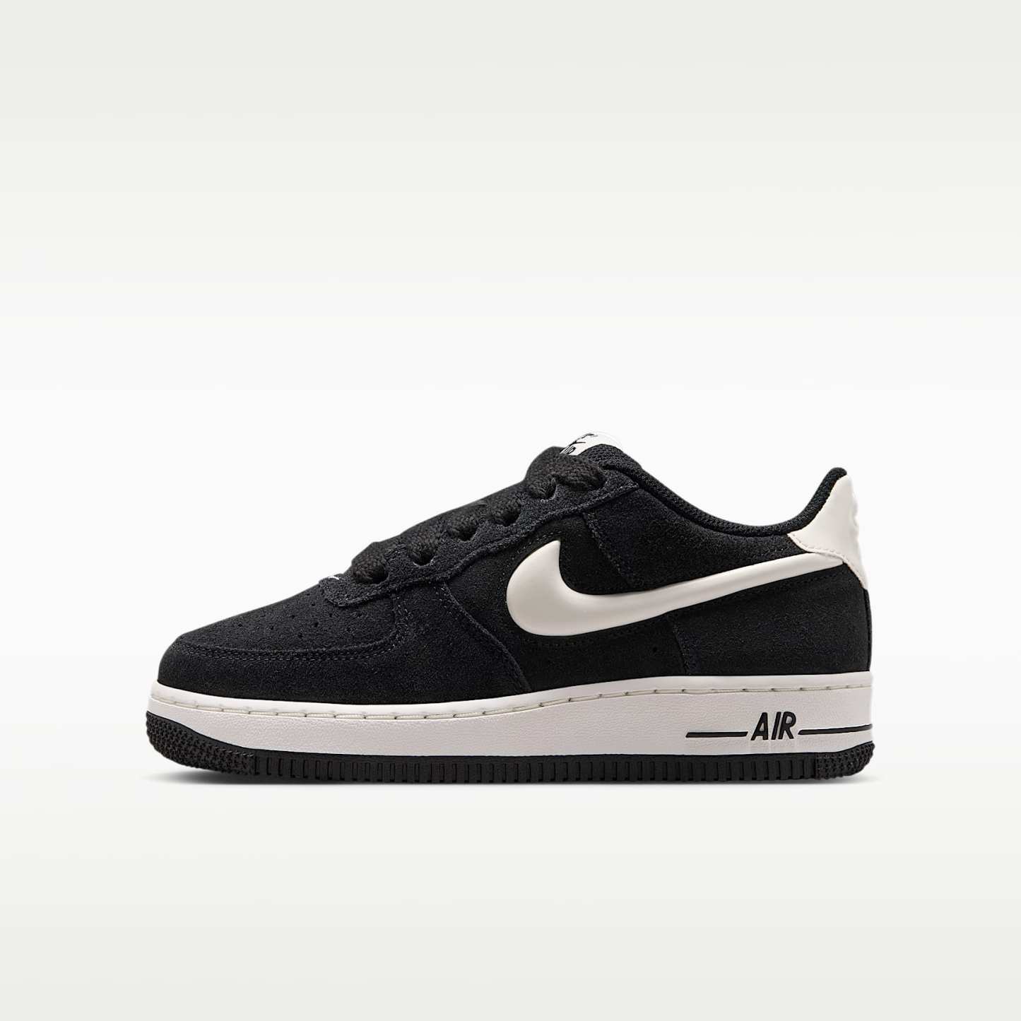 Nike Air Force 1 LV8 Schuh (ältere Kinder) – Schwarz/Sail