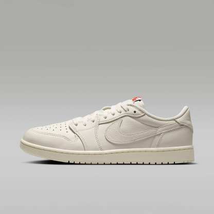 Air Jordan 1 Retro Low Schuh (Herren) – Sail/University Red/Sail