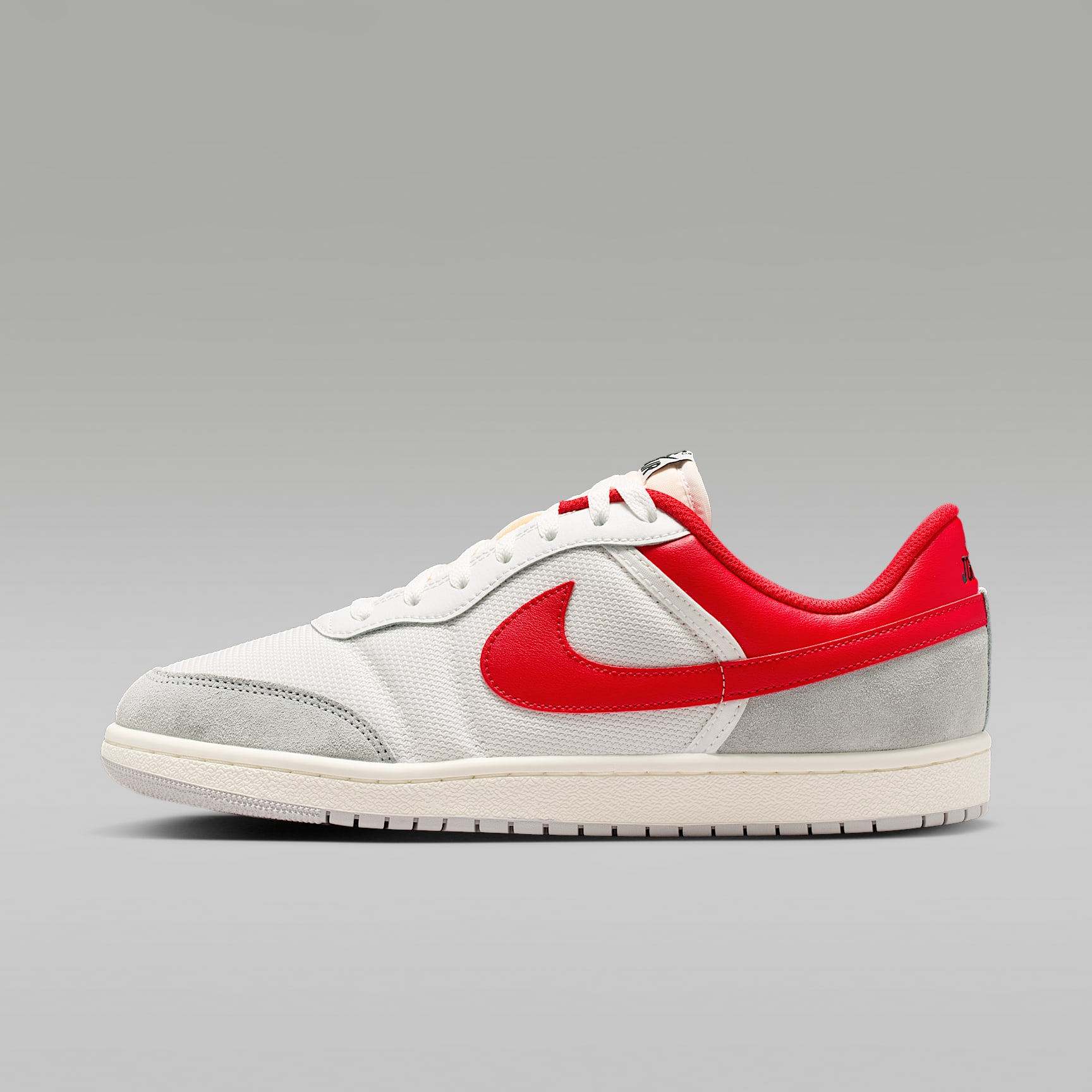 Air Jordan Skyline Low Herrenschuh – Summit White/University Red/Light Smoke Grey/Schwarz