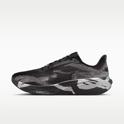 Nike Pegasus 42 Straßenlaufschuh (Herren) – Schwarz/Medium Ash/Metallic Silver/Schwarz