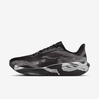 Nike Pegasus 42 Straßenlaufschuh (Herren) – Schwarz/Medium Ash/Metallic Silver/Schwarz