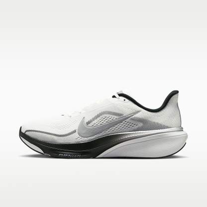 Nike Pegasus 42 Straßenlaufschuh (Herren) – Summit White/Photon Dust/Schwarz/Metallic Silver