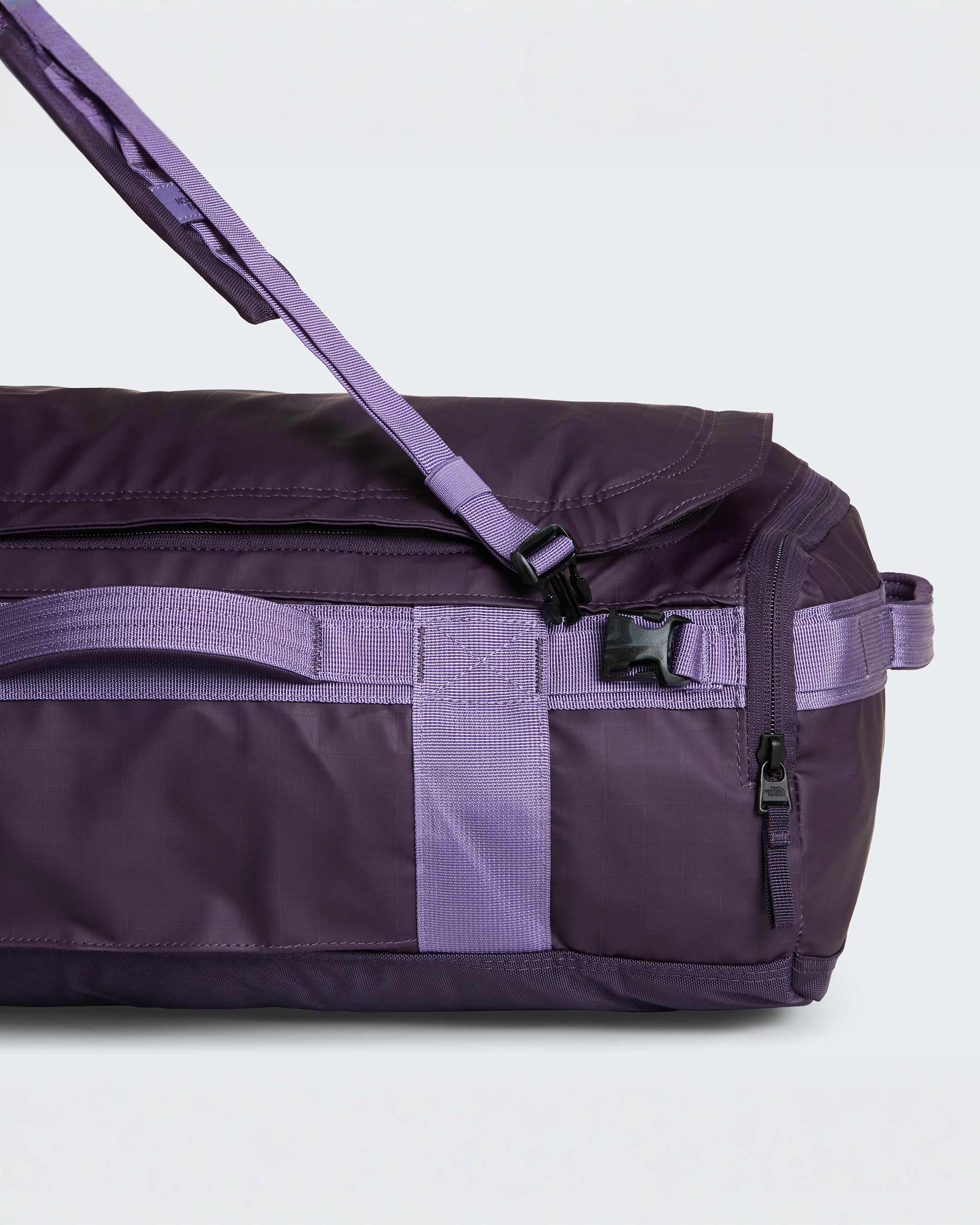 Base Camp Voyager Duffel-Tasche 32 Liter – Endless Dusk-Grounded Plum