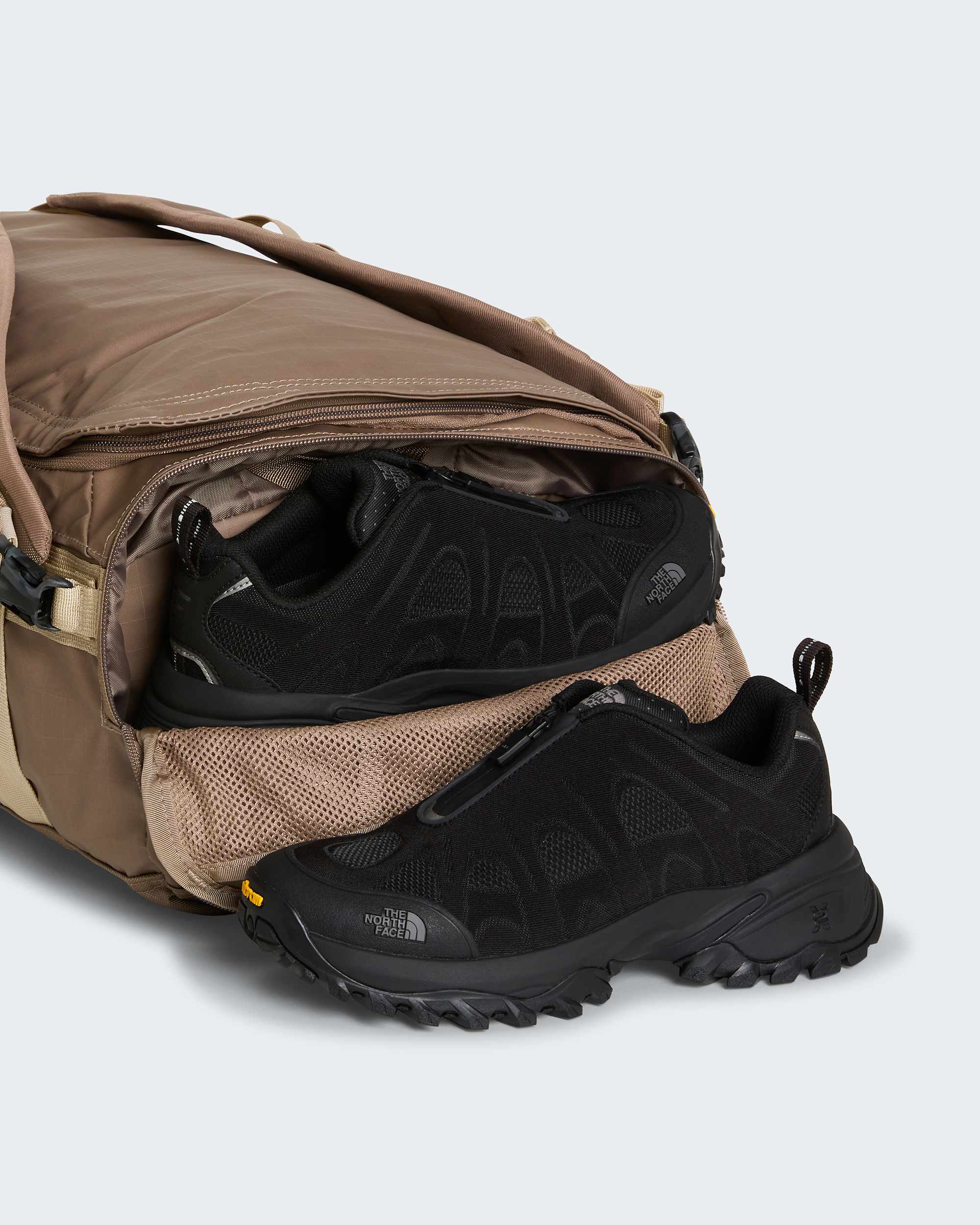 Base Camp Voyager Duffel-Tasche 32 Liter – Garnet-Timeless Taupe