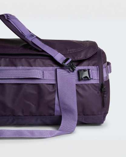 Base Camp Voyager 42-Liter-Duffel-Tasche – Endless Dusk-Grounded Plum