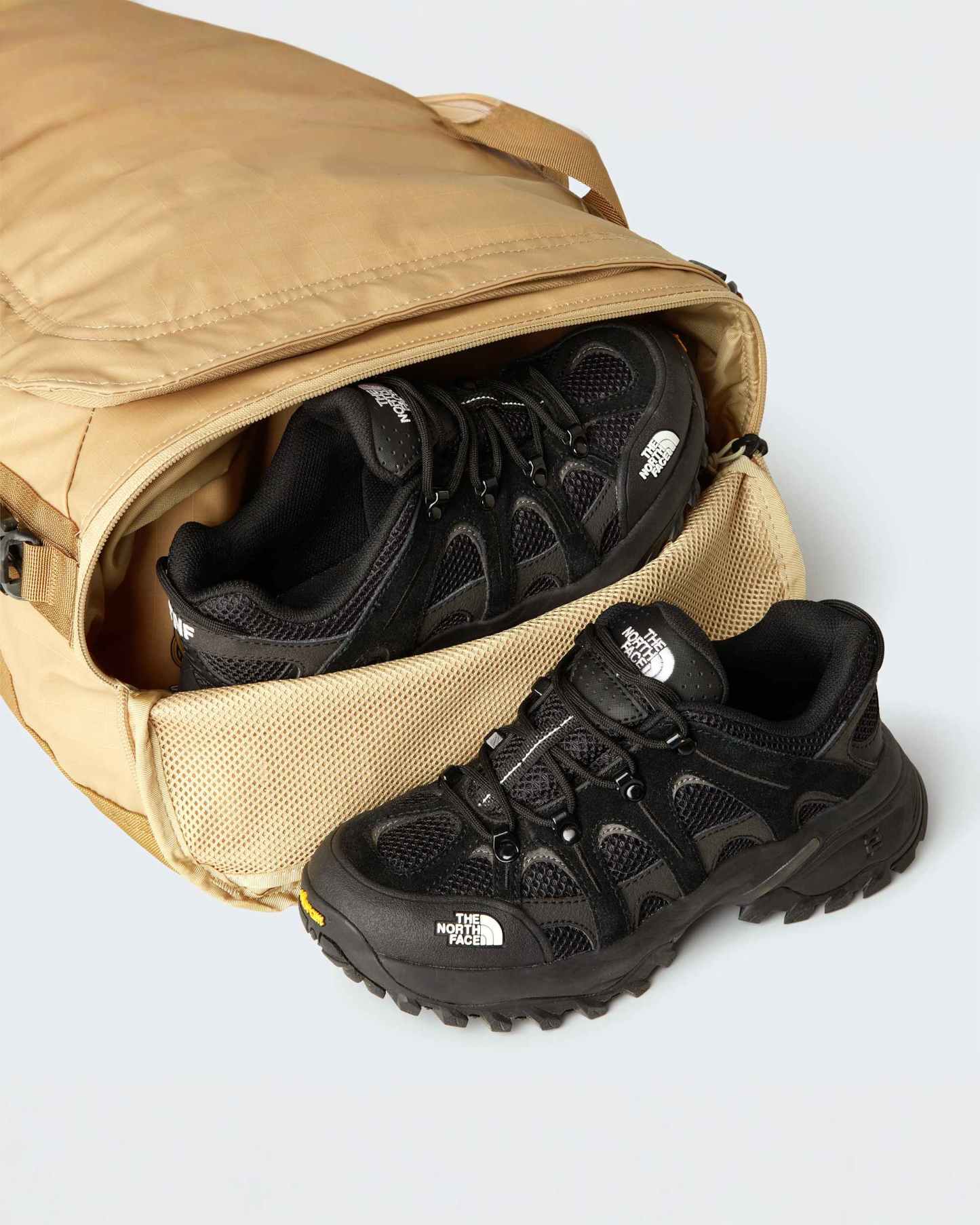 Base Camp Voyager 42-Liter-Duffel-Tasche – Khaki Stone-Utility Brown-Desert Stone