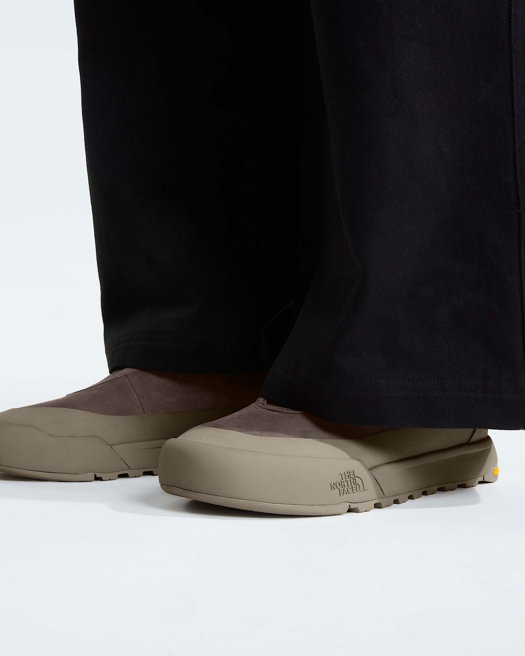 Clyffe Slipper-Schuhe – Smokey Brown-Timeless Tau