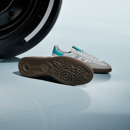 HANDBALL SPEZIAL MERCEDES SCHUH – Cloud White / Silver Metallic / Gum – KJ1178