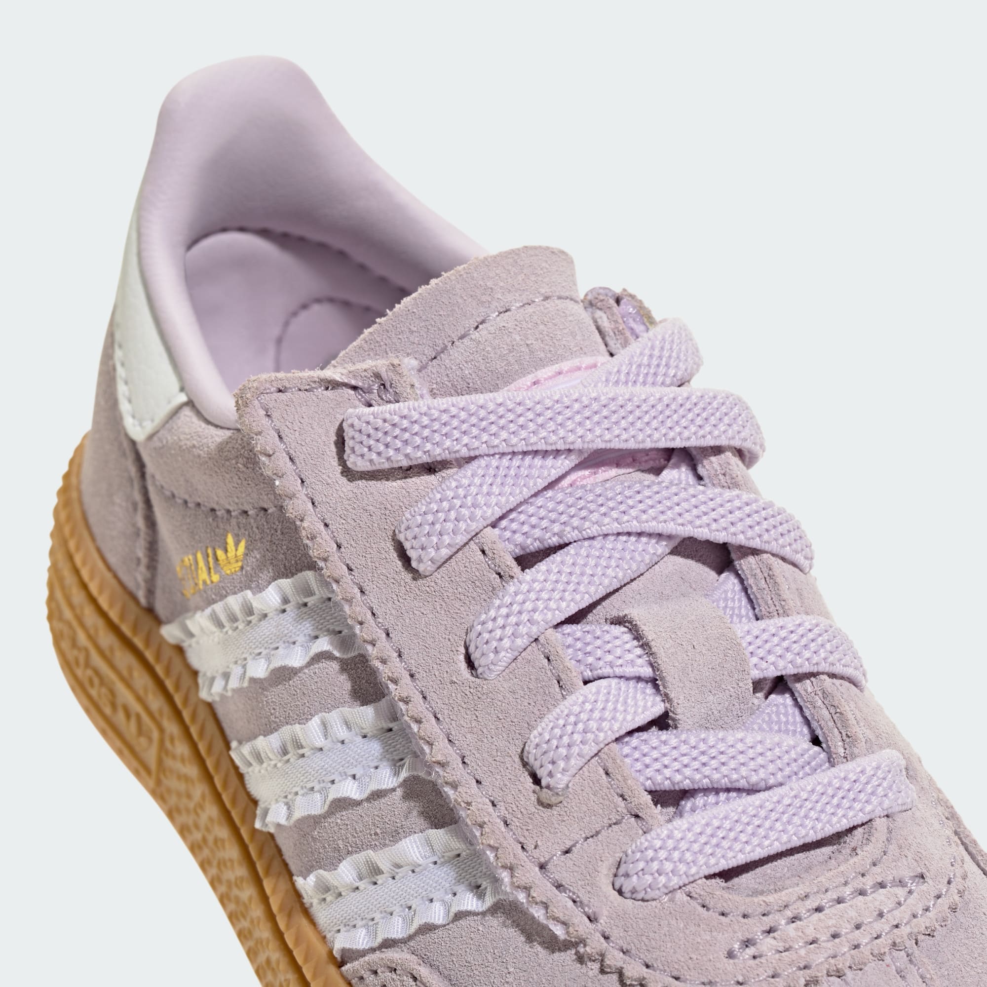 HANDBALL SPEZIAL SCHUH, KOMFORTVERSCHLUSS, ELASTISCHE SCHNÜRSENKEL – Ice Lavender / Cloud White / Gum – LA4014