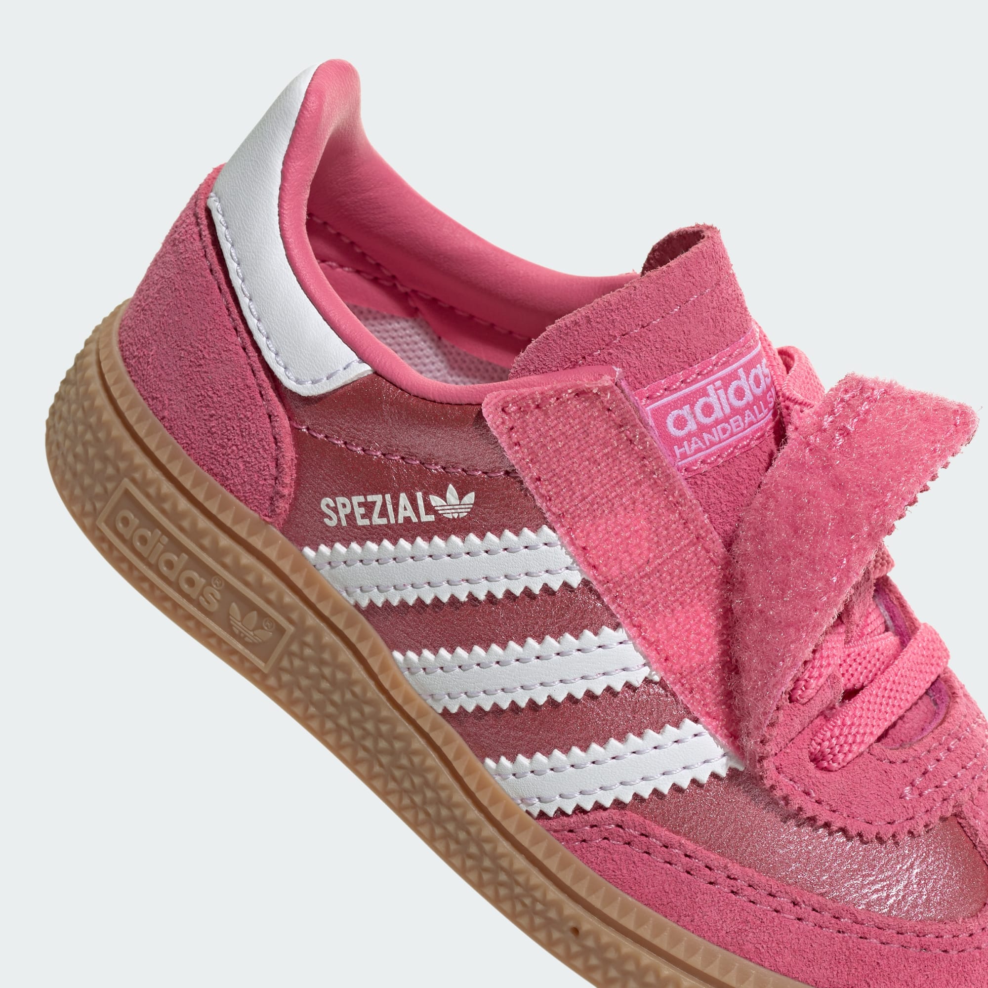 HANDBALL SPEZIAL SCHUH, KOMFORTVERSCHLUSS, ELASTISCHE SCHNÜRSENKEL – Pink Fusion / Cloud White / Gum – KH9477