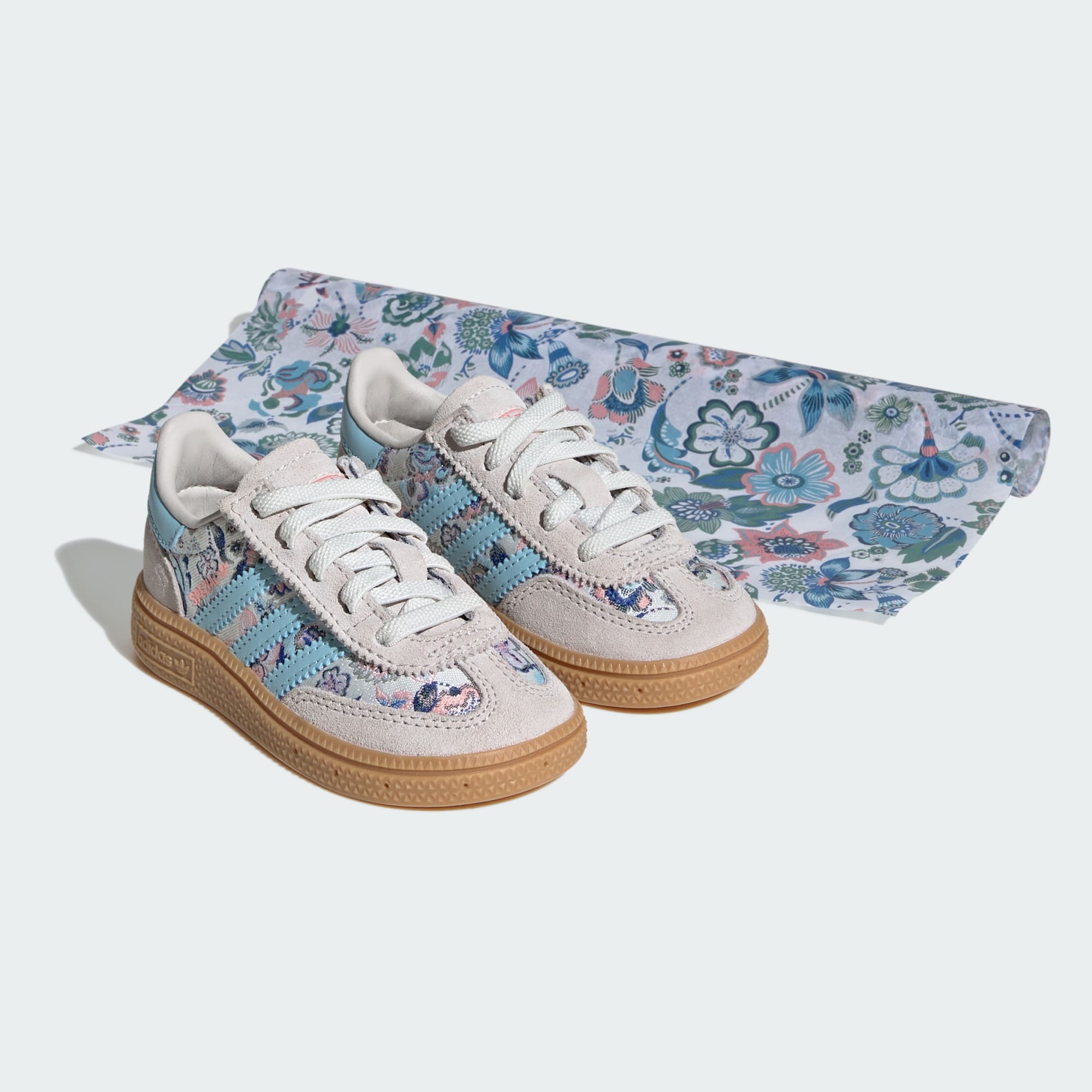 HANDBALL SPEZIAL SCHUH, KOMFORTVERSCHLUSS, ELASTISCHE SCHNÜRSENKEL – Off White / Icey Blue / Gum – KK0952