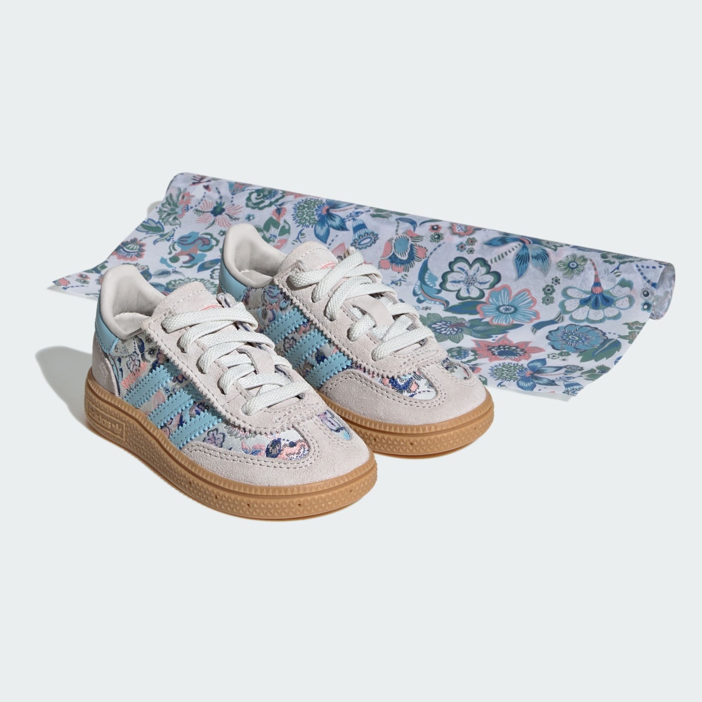 HANDBALL SPEZIAL SCHUH, KOMFORTVERSCHLUSS, ELASTISCHE SCHNÜRSENKEL – Off White / Icey Blue / Gum – KK0952