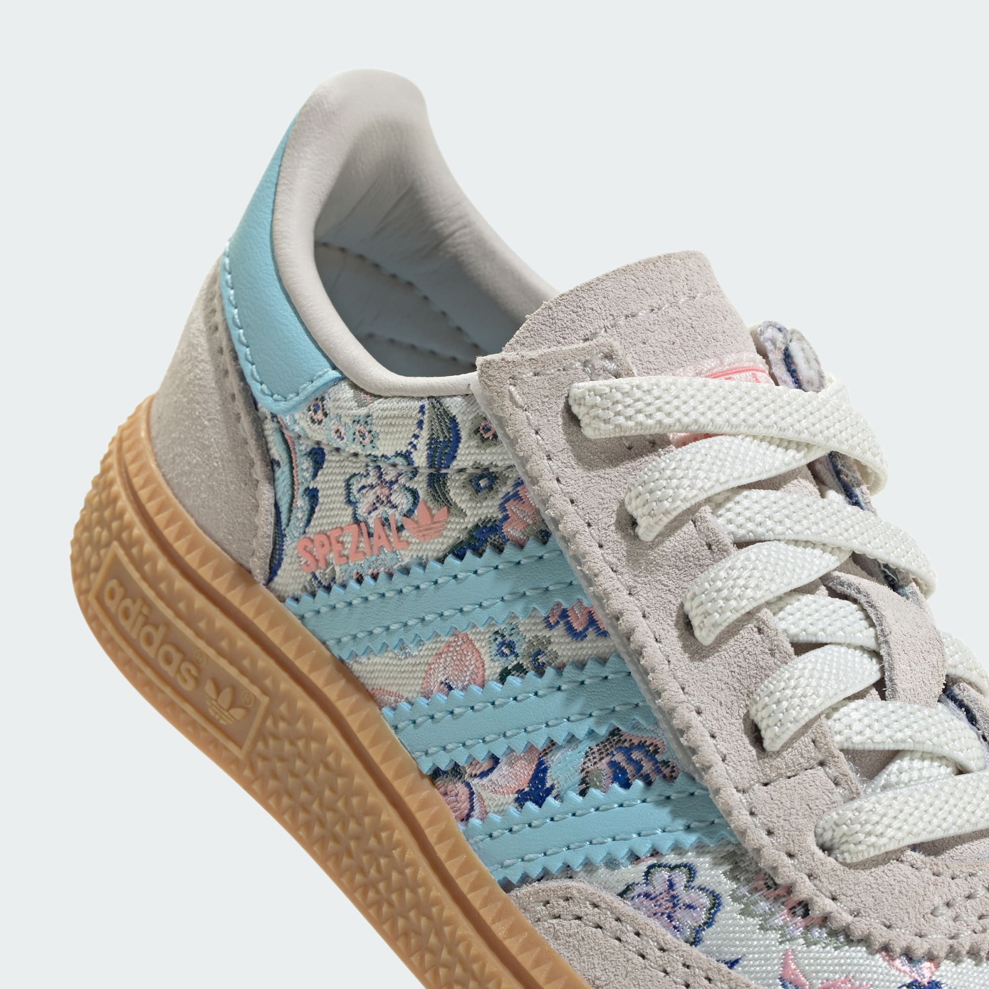 HANDBALL SPEZIAL SCHUH, KOMFORTVERSCHLUSS, ELASTISCHE SCHNÜRSENKEL – Off White / Icey Blue / Gum – KK0952